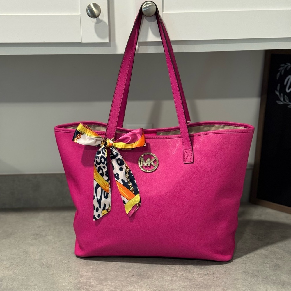 Michael Michael Kors Pink Tote! Preowned!!